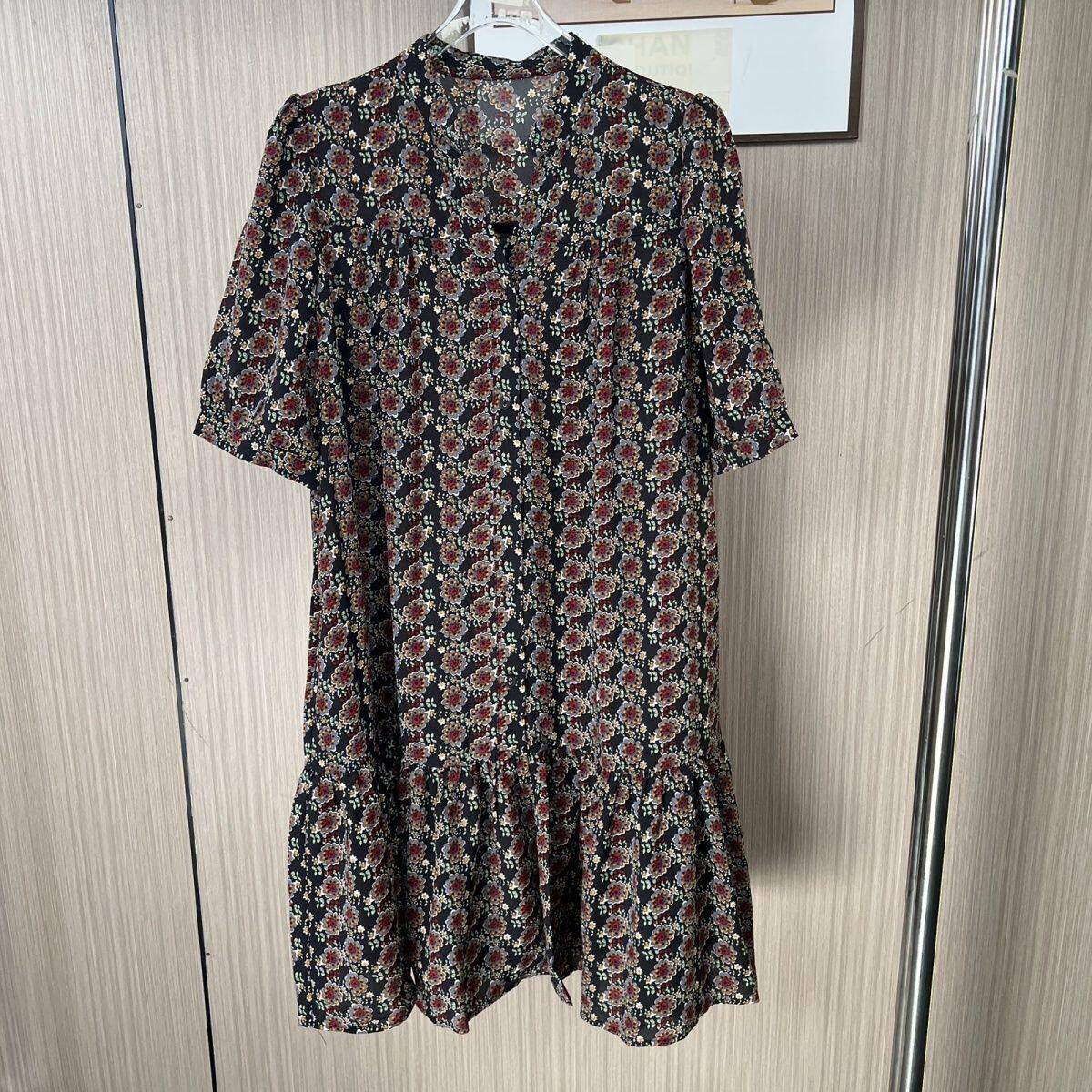 0125品牌撤柜夏季碎花v领短袖薄款连体裙女宽松版