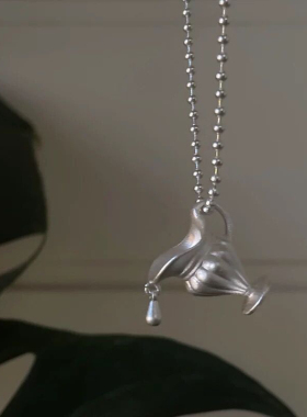 秋冬新款奶罐项链中古法风油画女郎哑光银轻奢小众饰品百搭毛衣链