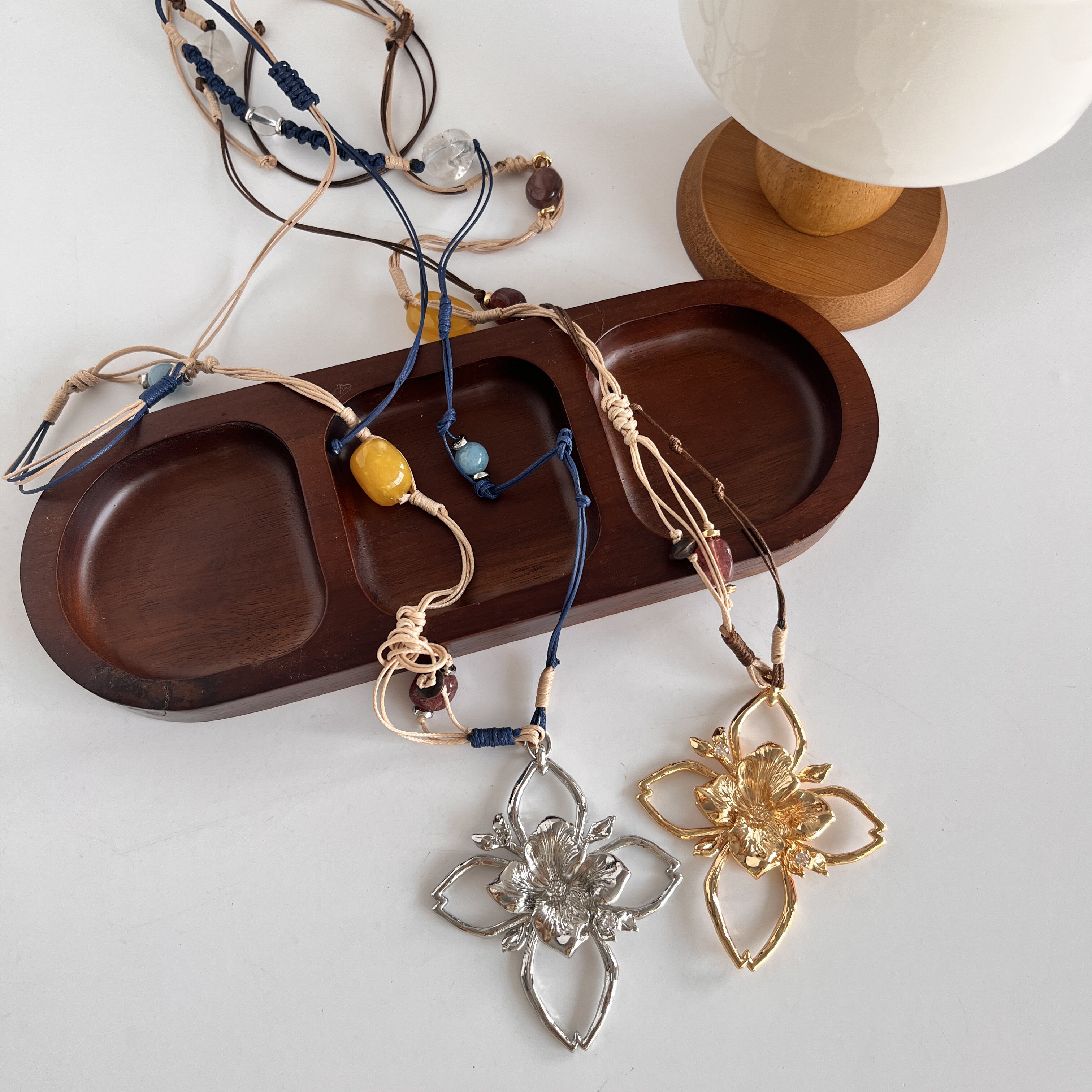 25年夏季新品枝影镂空花朵编绳长款项链女小众设计高级感百搭配饰