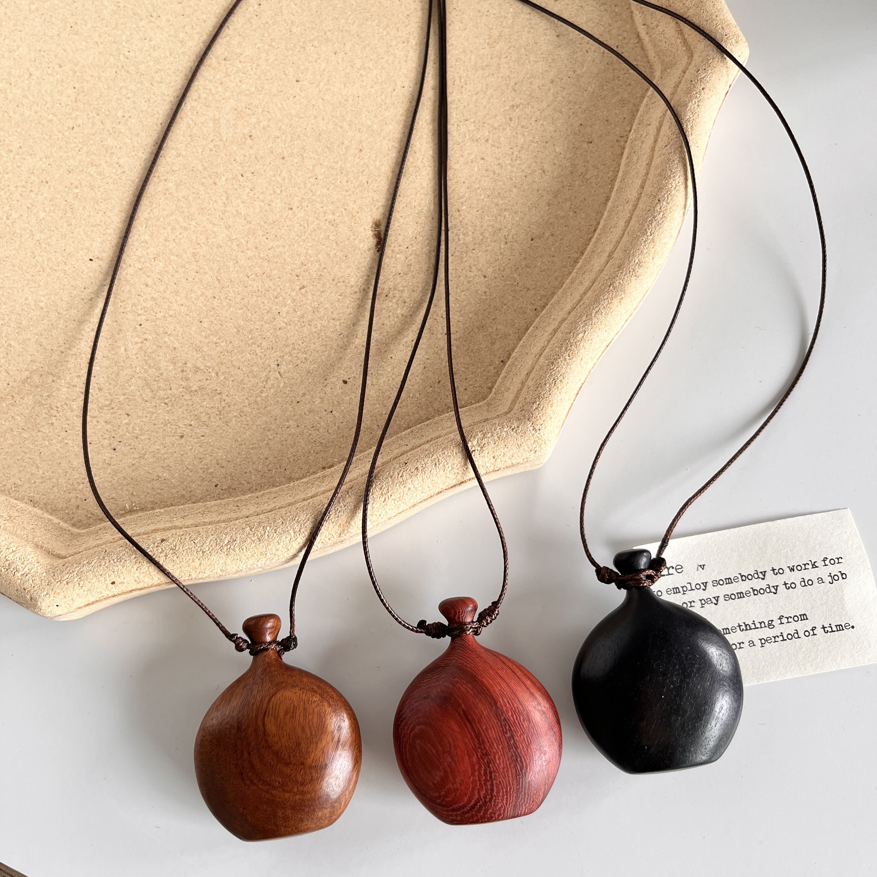 UN家同款复古木质酒壶项链女设计感长款檀木吊坠百搭可调节毛衣链