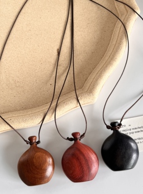UN家同款复古木质酒壶项链女设计感长款檀木吊坠百搭可调节毛衣链