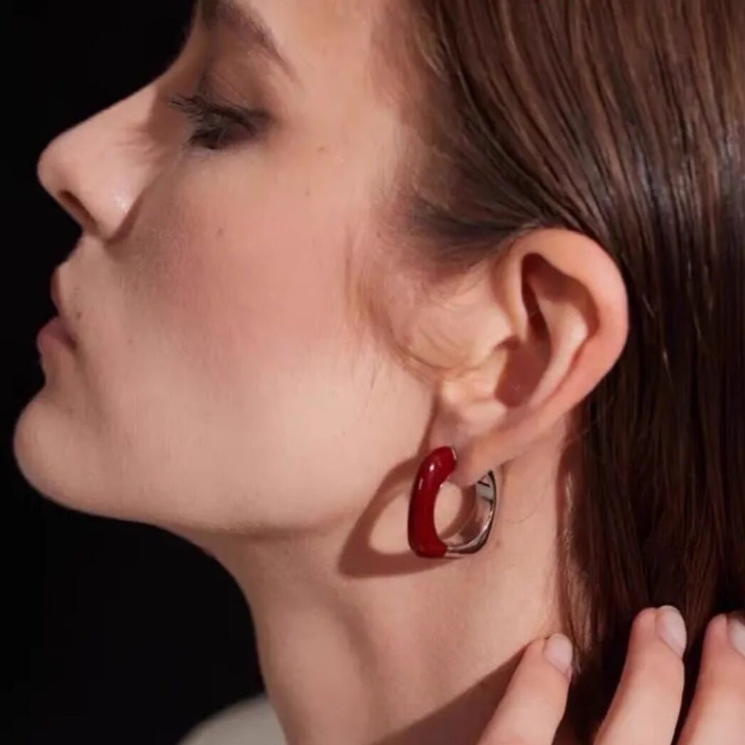 豆豆同款白色珐琅拼接耳环女轻奢小众设计高级感酒红色耳圈耳扣