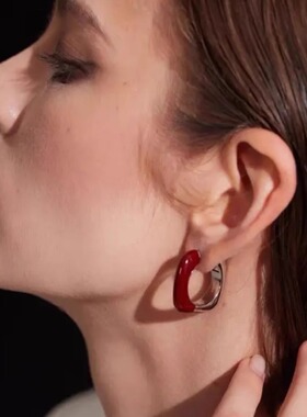 豆豆同款白色珐琅拼接耳环女轻奢小众设计高级感酒红色耳圈耳扣