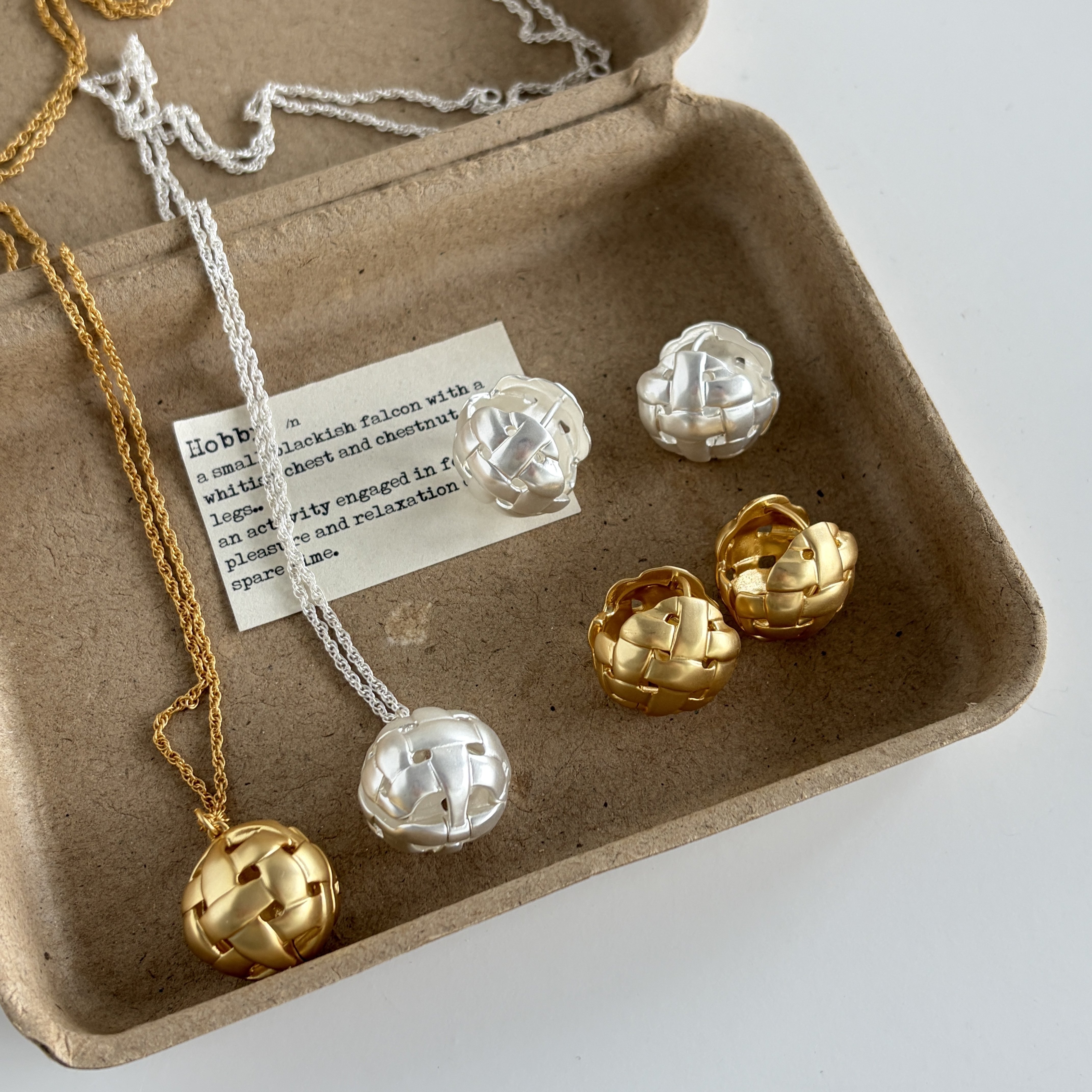 钟楚曦同款编织圆球磨砂肌理高级耳环耳扣女轻奢小众高级感毛衣链