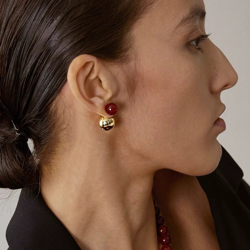 豆豆推荐董洁同款两戴红玛瑙金球耳钉女轻奢小众设计本命年饰品