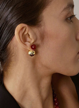 豆豆推荐董洁同款两戴红玛瑙金球耳钉女轻奢小众设计本命年饰品