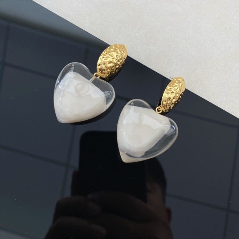 张悦儿博主同款白色树脂爱心耳环小众设计甜心感个性夸张百搭耳钉