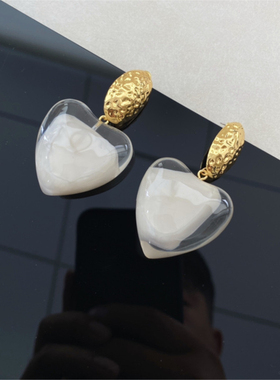 张悦儿博主同款白色树脂爱心耳环小众设计甜心感个性夸张百搭耳钉