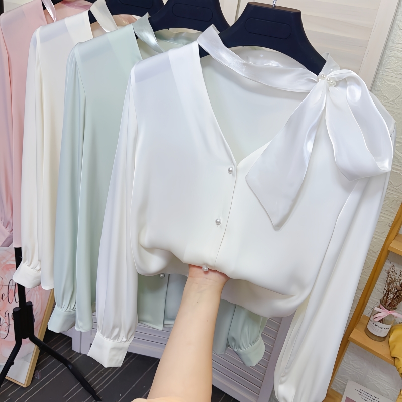 蝴蝶结V领醋酸缎面衬衫女