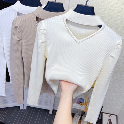 半高领镂空挂脖钉珠针织毛衣