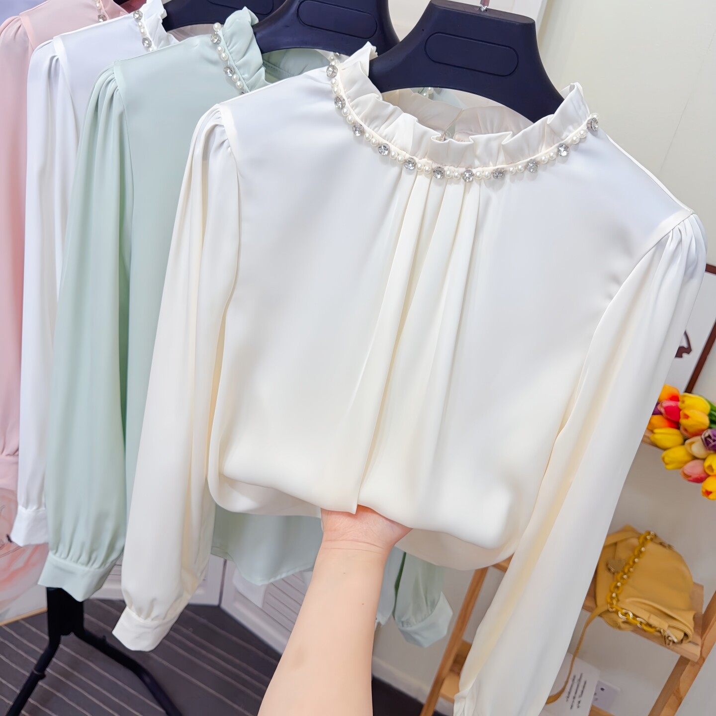 镶钻木耳领醋酸缎面衬衫女春秋新款宽松长袖雪纺打底衬衣气质上衣
