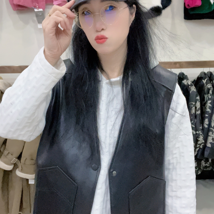 欧港妮2025春新款真皮马甲女中长款极简风绵羊皮无袖马夹外套坎肩