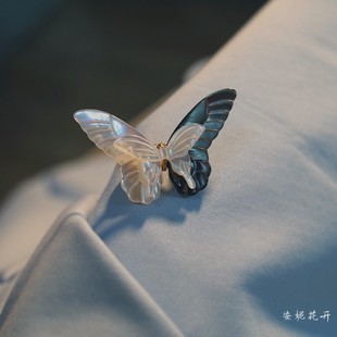 黑白蝴蝶蜕变天然贝壳胸针小众设计感别针新款