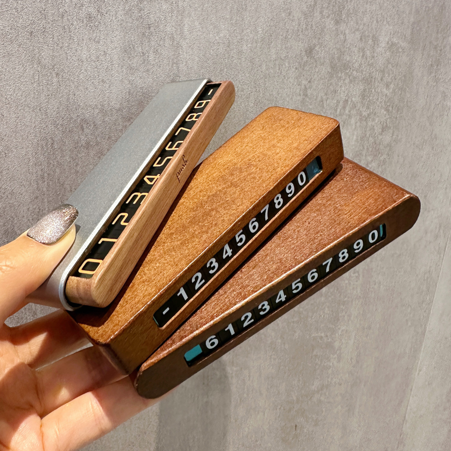 高档车载胡桃木停车号码牌diy底座可隐藏式汽车双号码临时挪车牌,汽车用品/电子/清洗/改装,停车号码牌,淘宝优惠券,粉丝福利购,淘宝优惠卷