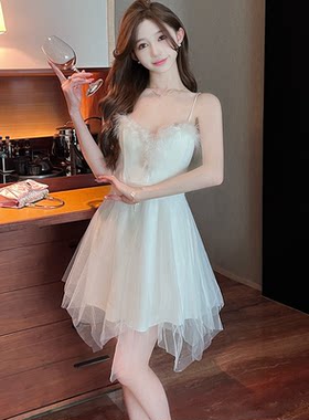 吊带毛毛领收腰显瘦低胸露背性感