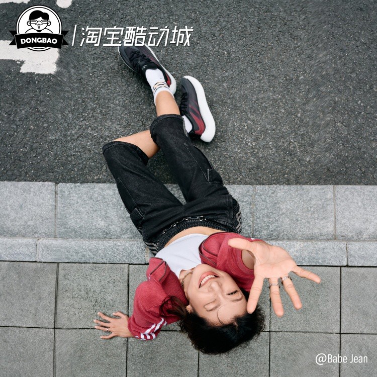 8月ADIDAS阿迪达斯 TRACKSUIT TOP 女子运动外套LE9675/LE9674
