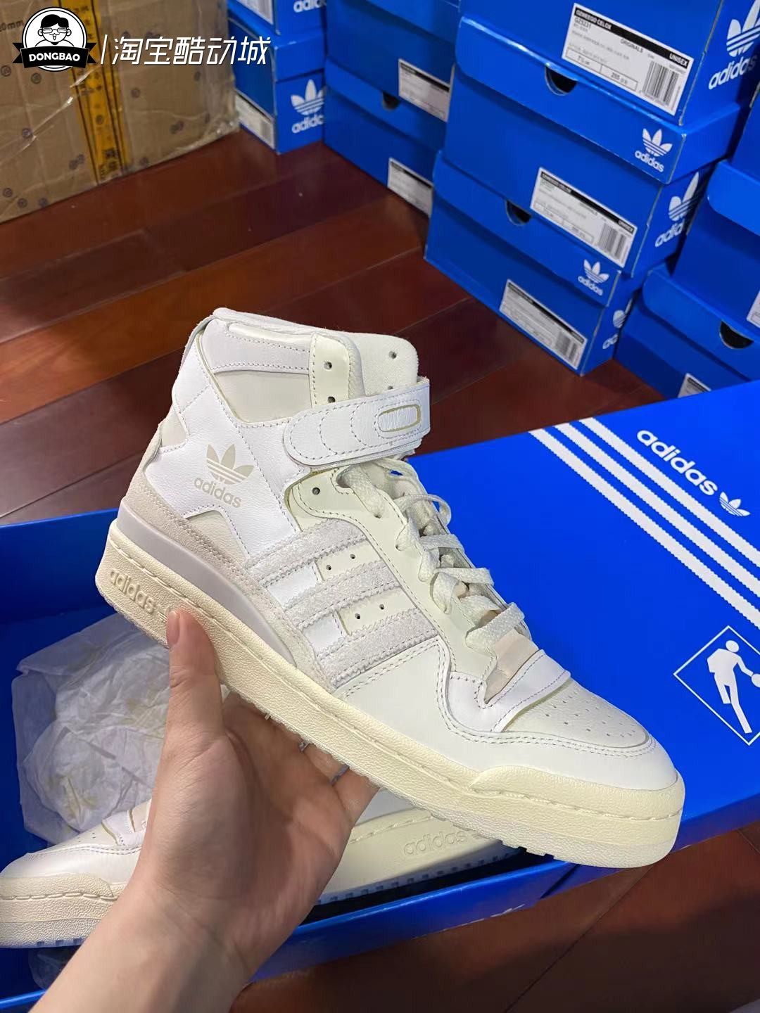 4月阿迪达斯三叶草板鞋ADIDAS