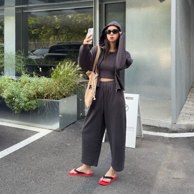 早春深灰三件套外套背心长裤套装