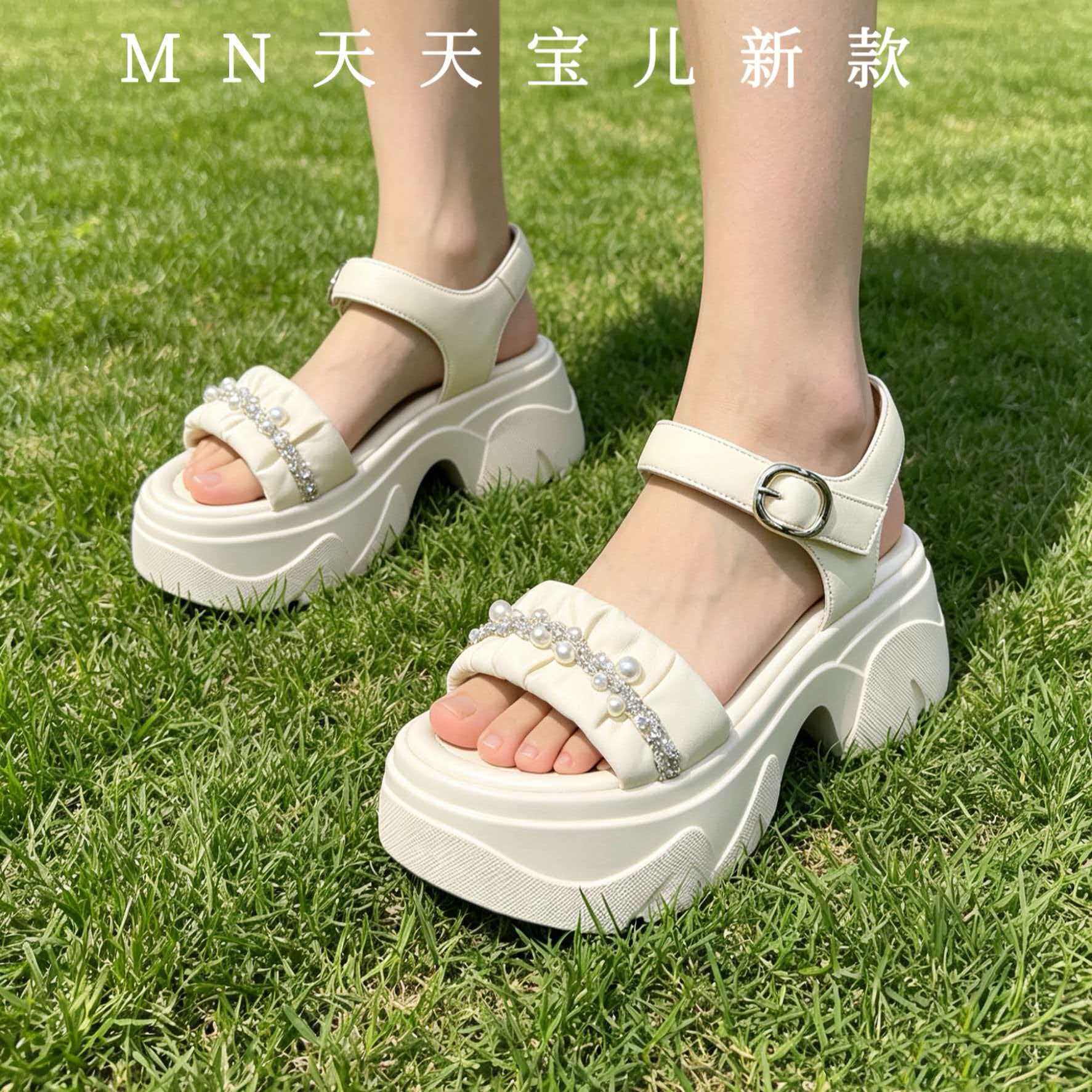 天天宝儿2026夏新26-783厚底珍珠一字带松糕底超轻踩屎感时装凉鞋