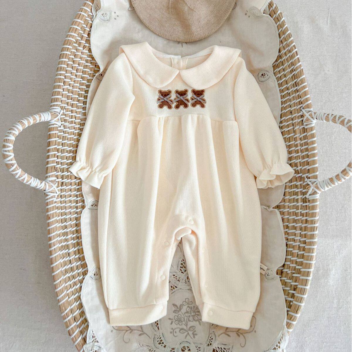 2023新款宝宝秋装可爱小熊娃娃领哈衣爬服婴幼儿超萌纯色连体衣