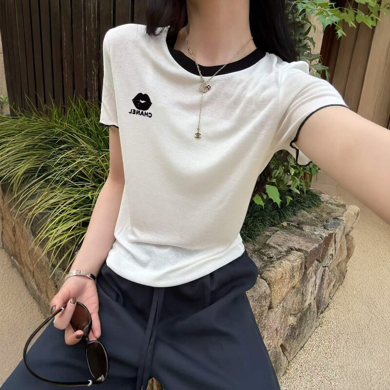 欧洲站2026夏季新款欧货刺绣嘴唇拼色边圆领显瘦正肩短袖T恤女潮