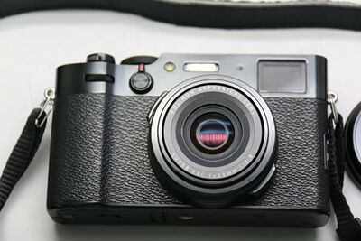 富士X100V 95新 配件副厂电池充电器各一 快门数17900