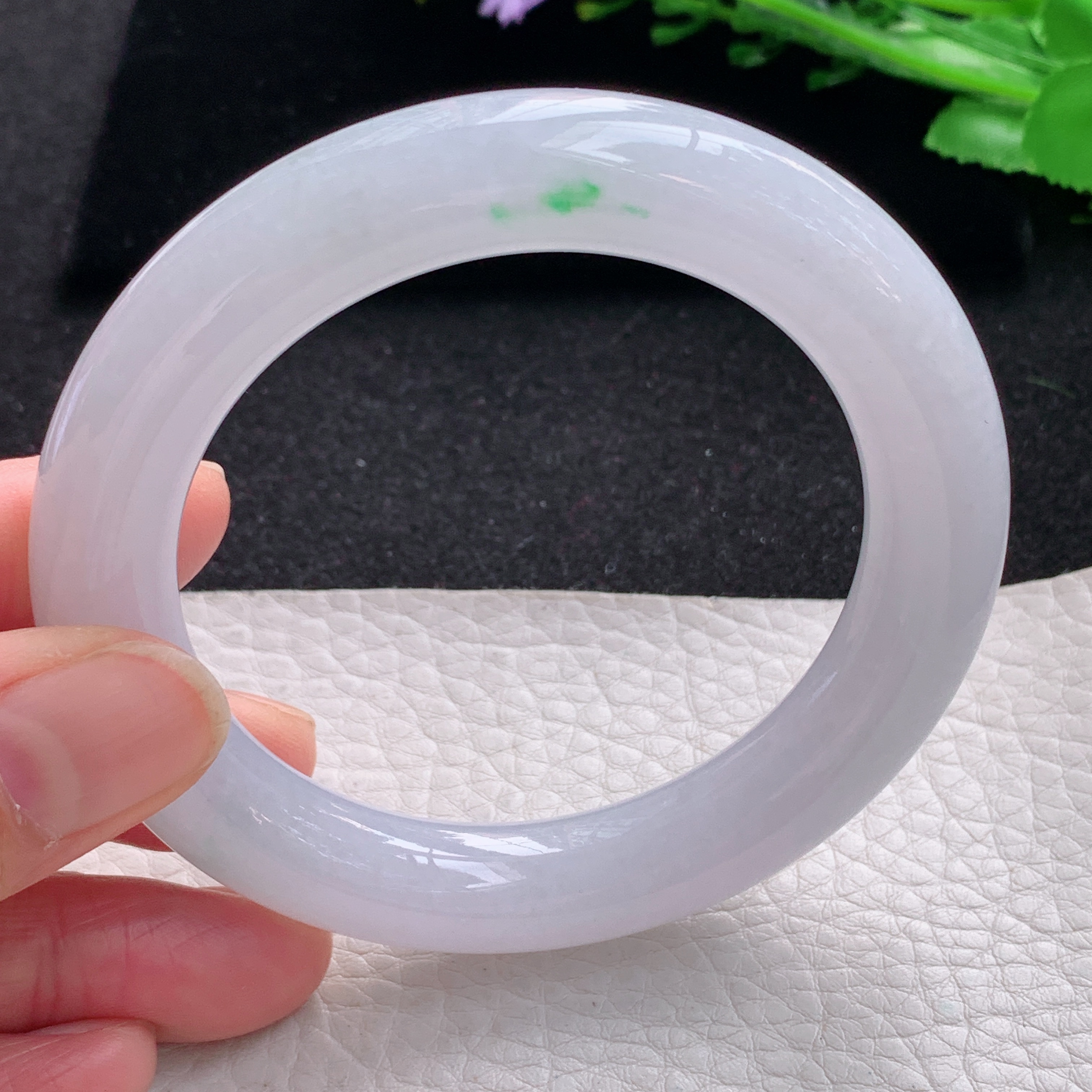 xo自然光56*11.2*11.4胖圆镯 缅甸翡翠a货玉手镯飘绿圆条玉手环