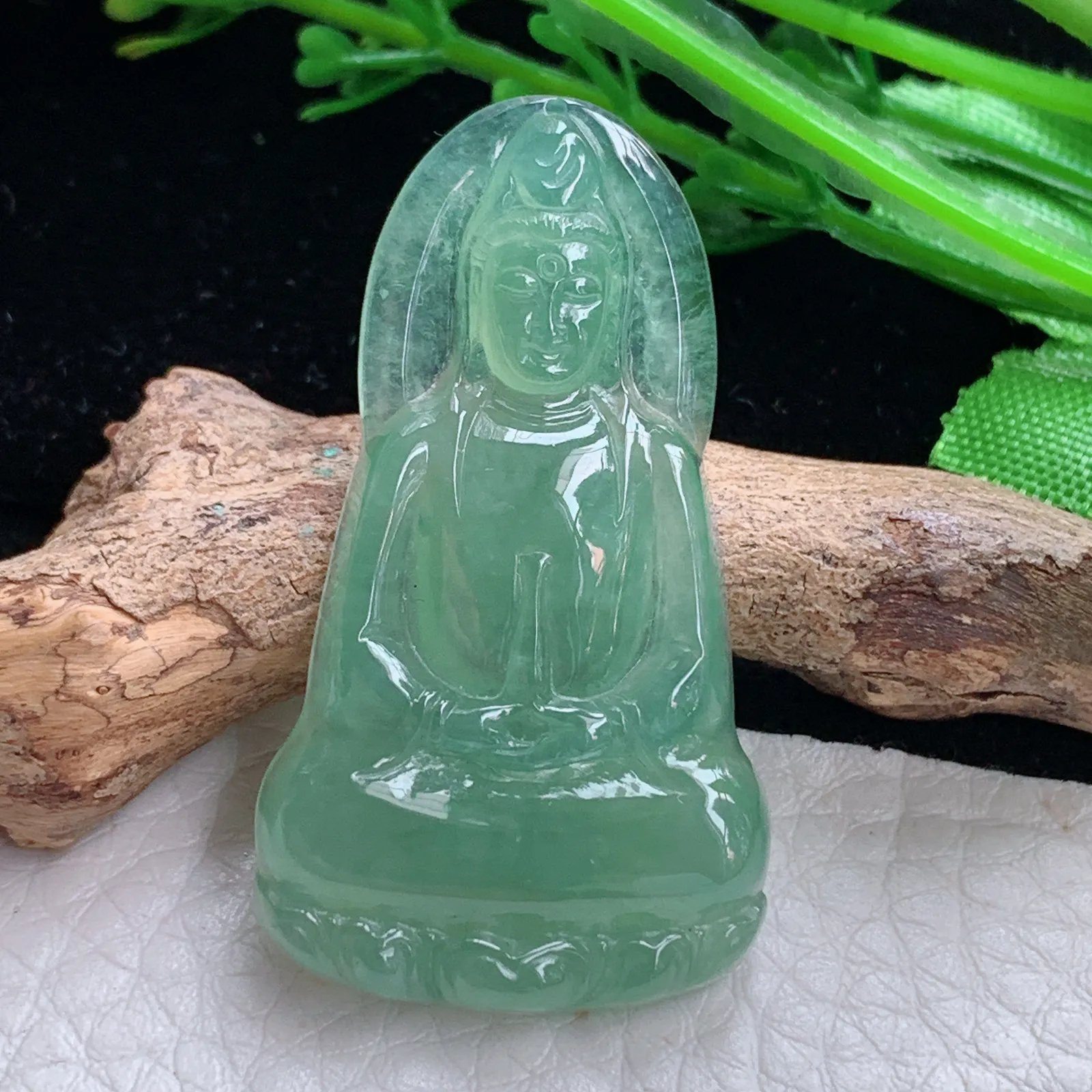 gp自然光41.6*23.6*4.6天然缅甸翡翠冰油绿素衣观音 玉观音玉吊坠