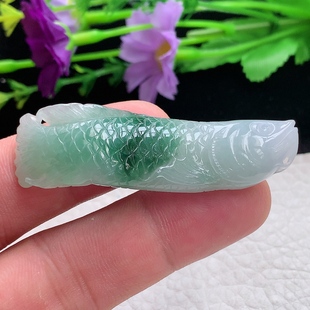 9缅甸翡翠精雕飘花金龙鱼玉吊坠 年年有鱼玉坠 15.7 zzx实拍57.8
