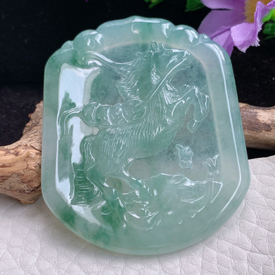 kh实拍51.7*43.4*3.4精雕缅甸翡翠冰飘花马上发财 生肖马玉吊坠