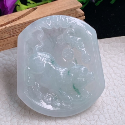 yn实拍52.8*46*5.5天然缅甸翡翠a货冰飘花招财猪 生肖猪玉吊坠