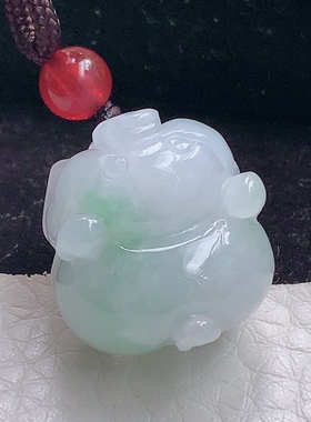 axm实拍19.3*18*12缅甸翡翠精雕飘花宝宝猪 立体猪玉吊坠 玉挂件