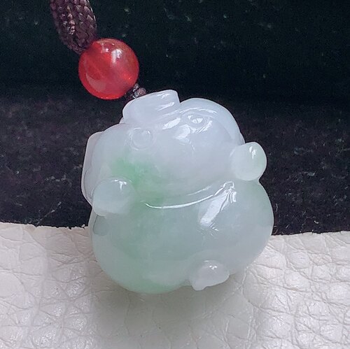 axm实拍19.3*18*12缅甸翡翠精雕飘花宝宝猪 立体猪玉吊坠 玉挂件