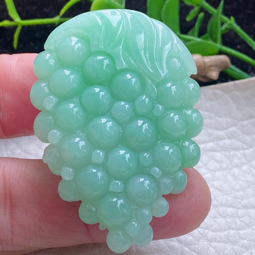 zz缅甸翡翠满绿精雕葡萄玉坠 硕果累累项坠尺寸51.5*36*12.5mm