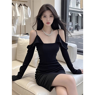 气质名媛露肩吊带长袖连衣裙