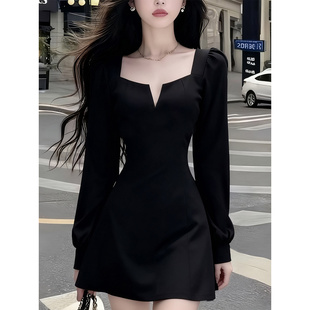 法式赫本风长袖连衣裙女2026春季新款高级感收腰显瘦气质独特裙子