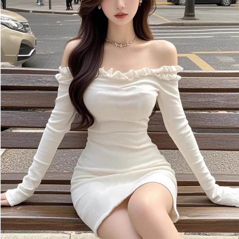 纯欲性感风白色一字肩长袖连衣裙女气质御姐范收腰显瘦别致包臀裙