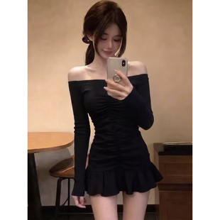 辣妹性感黑色一字肩长袖连衣裙女秋季新款荷叶边短款纯欲显瘦裙子