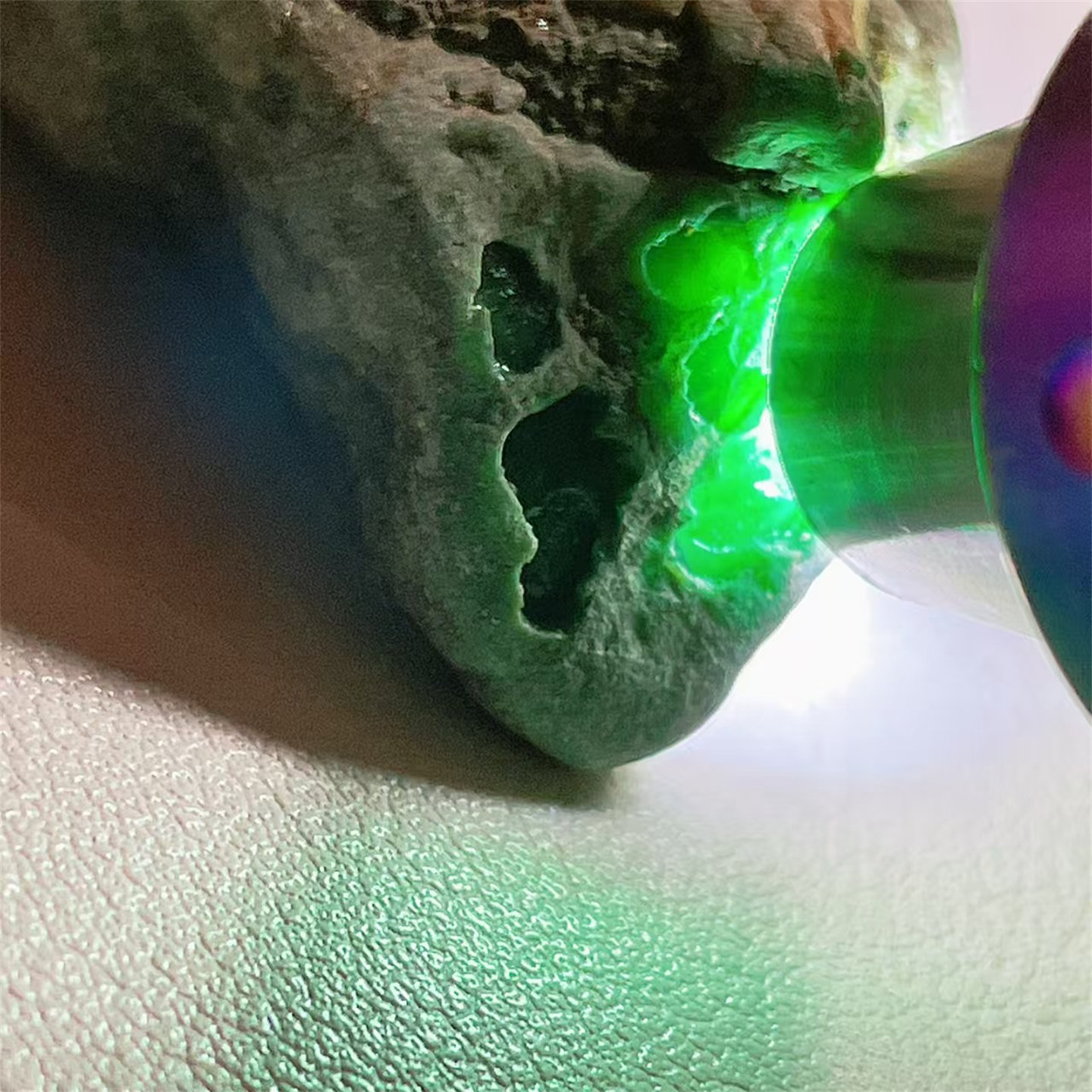 A39 精品缅甸天然翡翠原石老坑后江场口色料戒面料  重49克