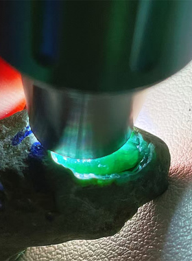 A85708 缅甸天然翡翠原石老坑后江场口色料戒面料  重15克