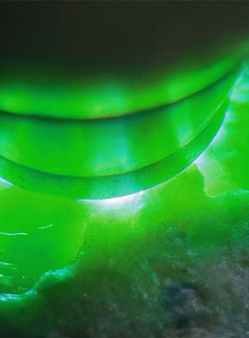 Q13416 缅甸天然翡翠原石老坑木那场口开窗色料 重1.3公斤