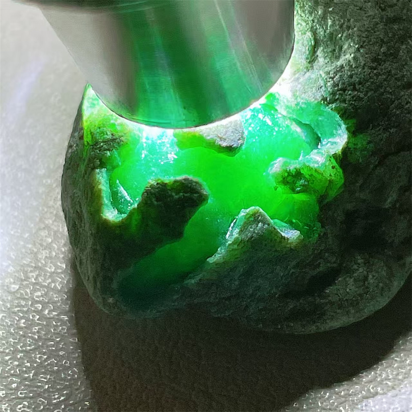 A24 精品缅甸天然翡翠原石老坑后江场口色料戒面料  重28克