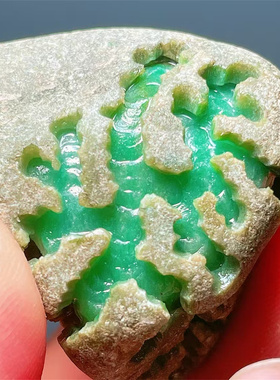 A86028 精品缅甸天然翡翠原石老坑后江场口色料戒面料  重42克