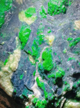 Q21208 缅甸天然翡翠原石老坑木那场口色料手镯料 重21公斤