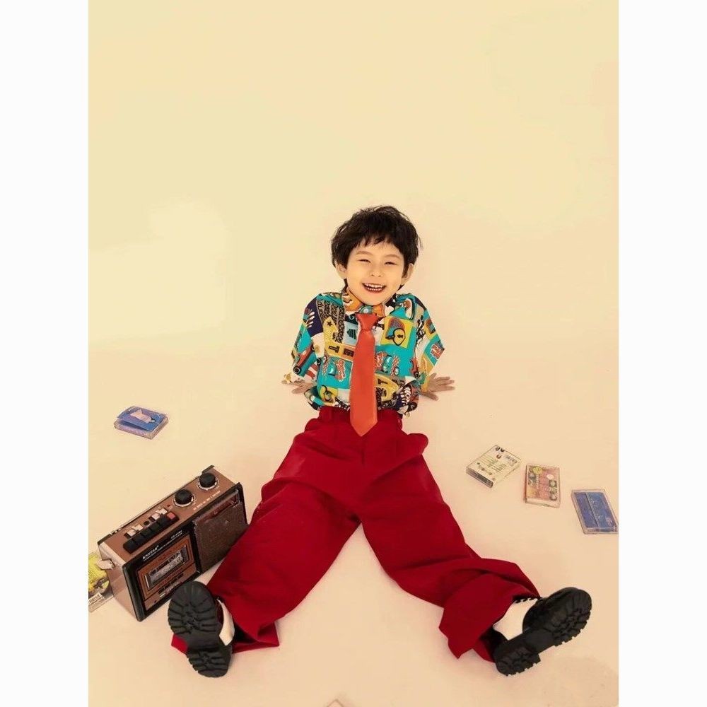 潮童新款8090年代复古港风儿童摄影演出服装男童模特走秀服饰图片