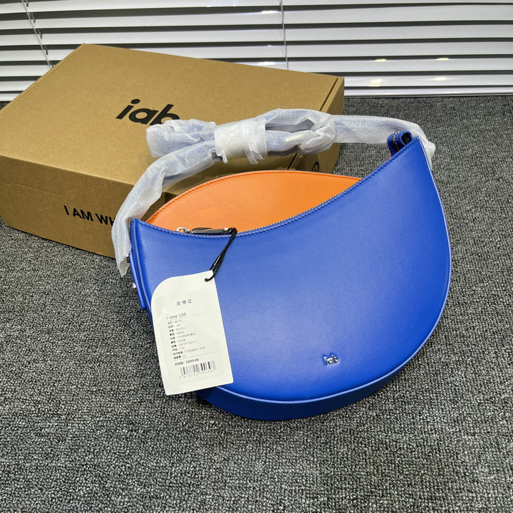 猫店下架款~i 家的~真皮女包腋下包单肩斜挎包女通勤马鞍包尾货