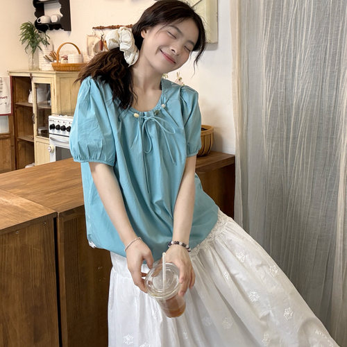 蝴蝶结串珠系带泡泡袖衬衫女