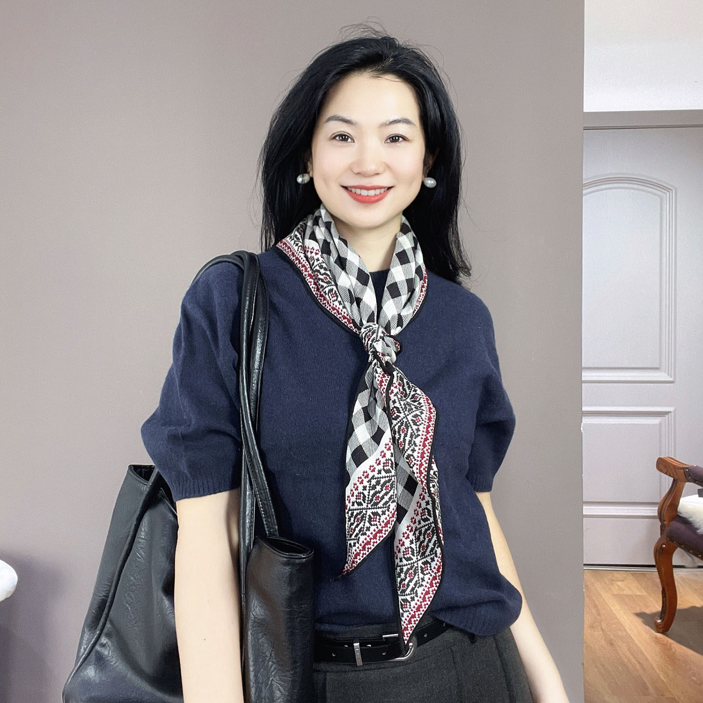 灰色格子羊毛真丝丝巾女2026新款春秋高档护颈装饰三角巾围巾披肩