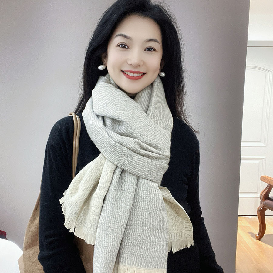 浅灰色围巾女士冬季2025新款双面仿羊绒围脖高级感百搭披肩两用