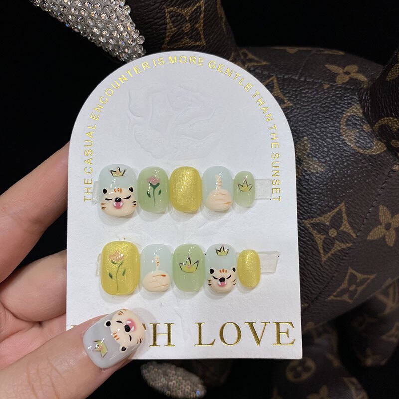 手工穿戴甲手绘可爱十二生肖幸运色老虎春夏短方圆成品美甲贴片